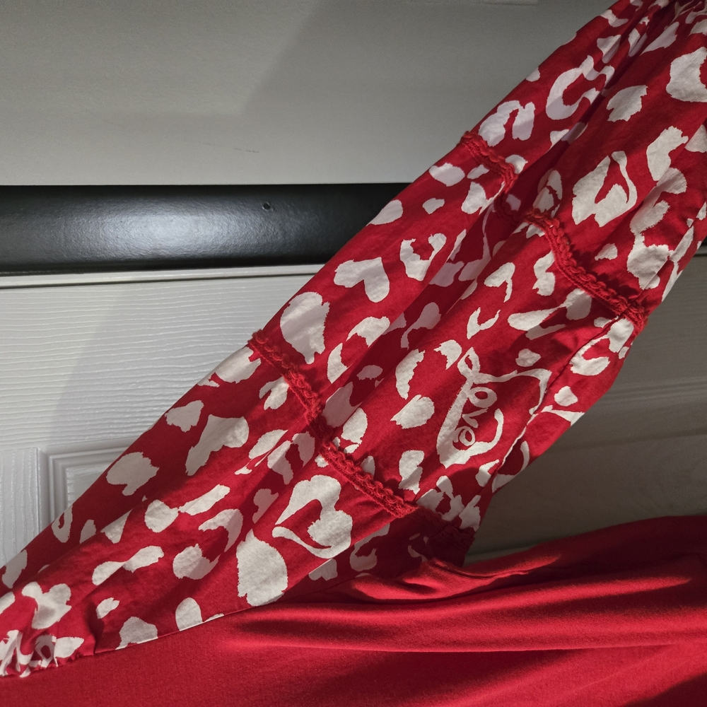 🔴Chico's Bright Red Long Sleeve Tee with White Heart-Print Sleeves - Picture 3 of 5